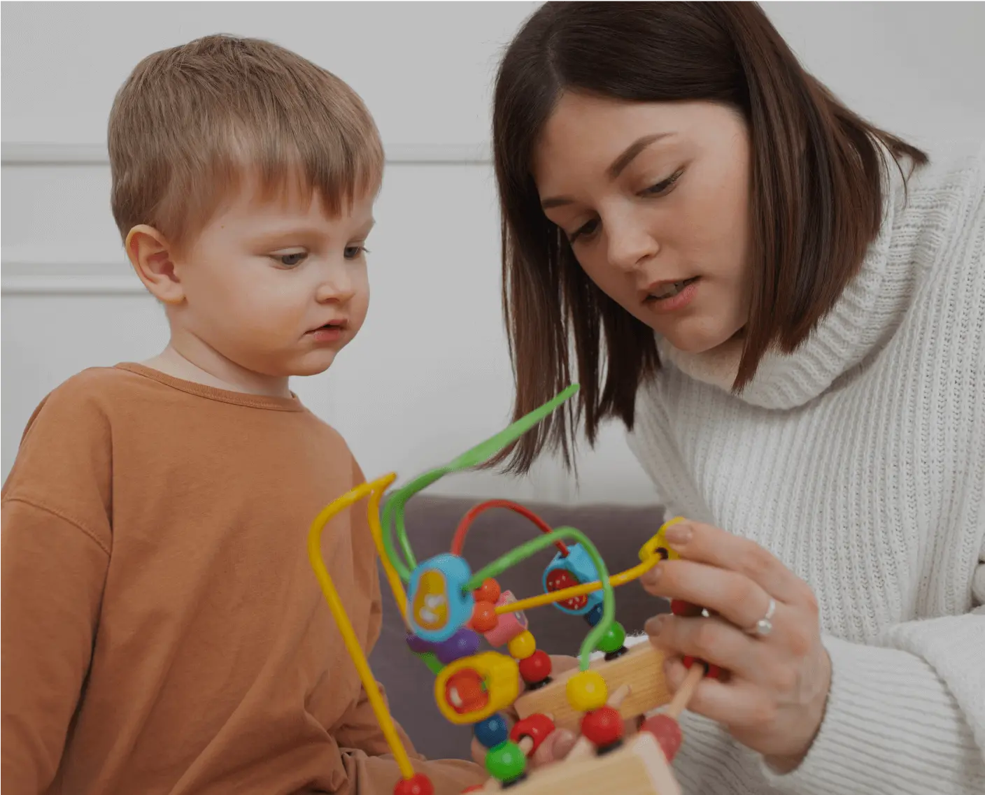 Niño en proceso de desarrollo con terapia personalizada